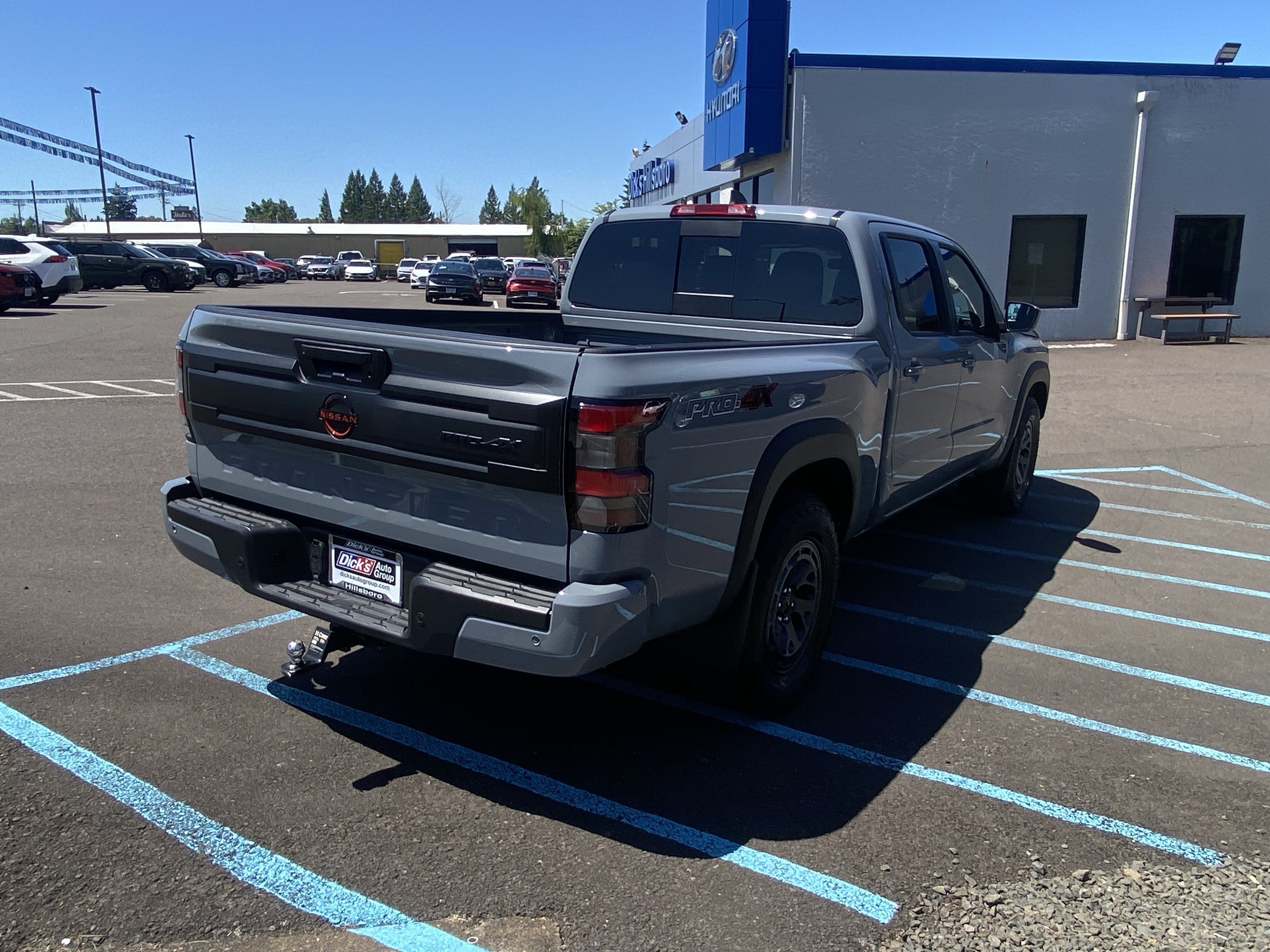 2025 Nissan Frontier — detail view