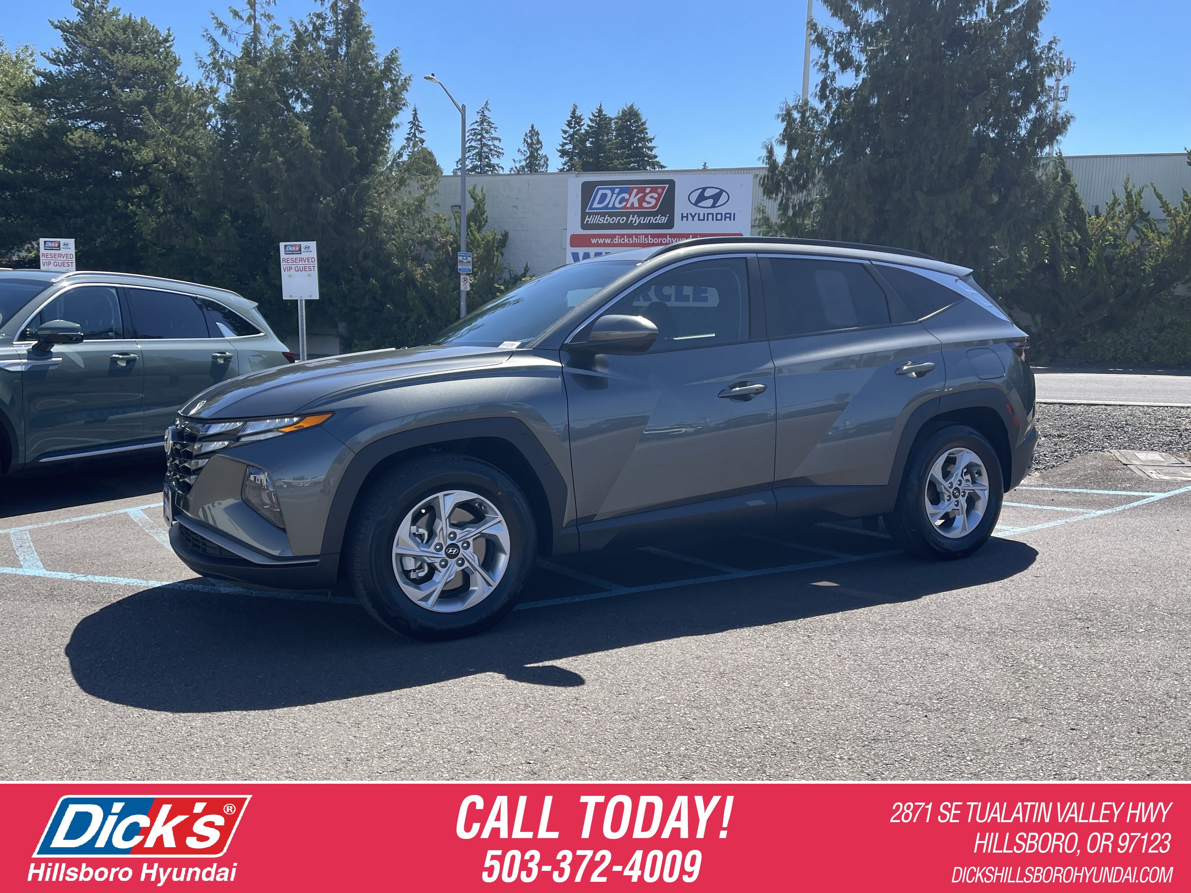 2022 Hyundai TUCSON SEL in Amazon Gray — front three-quarter view
