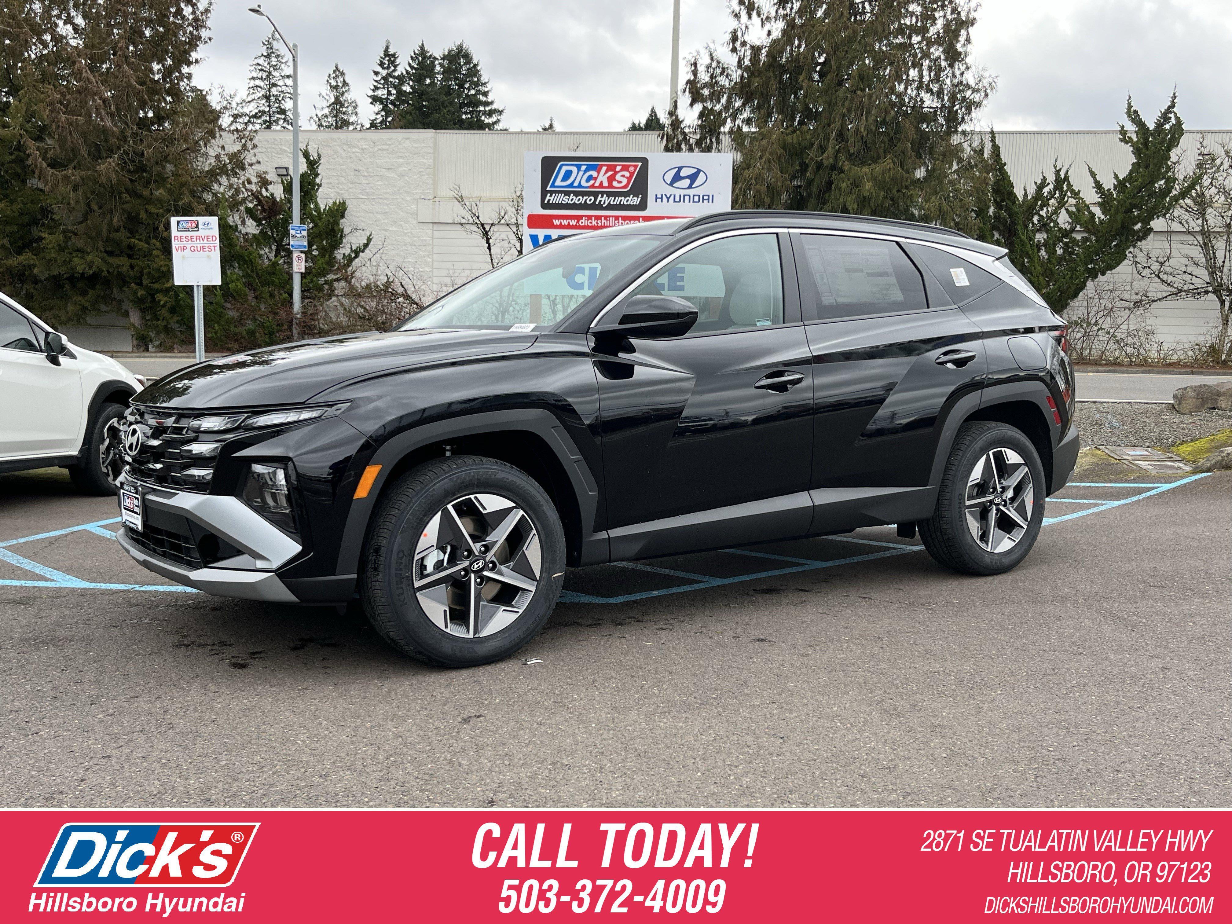 2026 Hyundai TUCSON SEL in Phantom Black — front three-quarter view