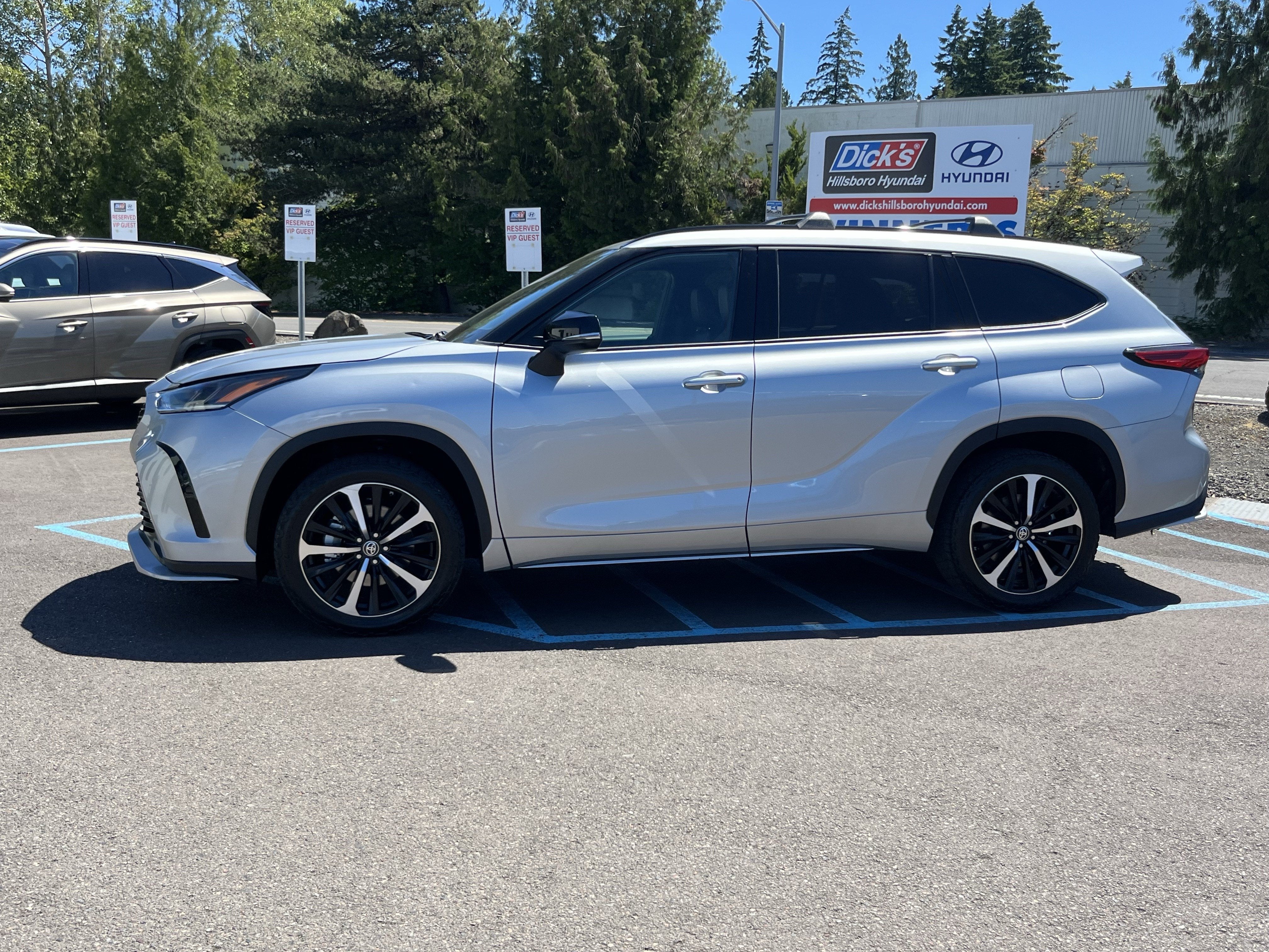 2022 Toyota Highlander — side profile view