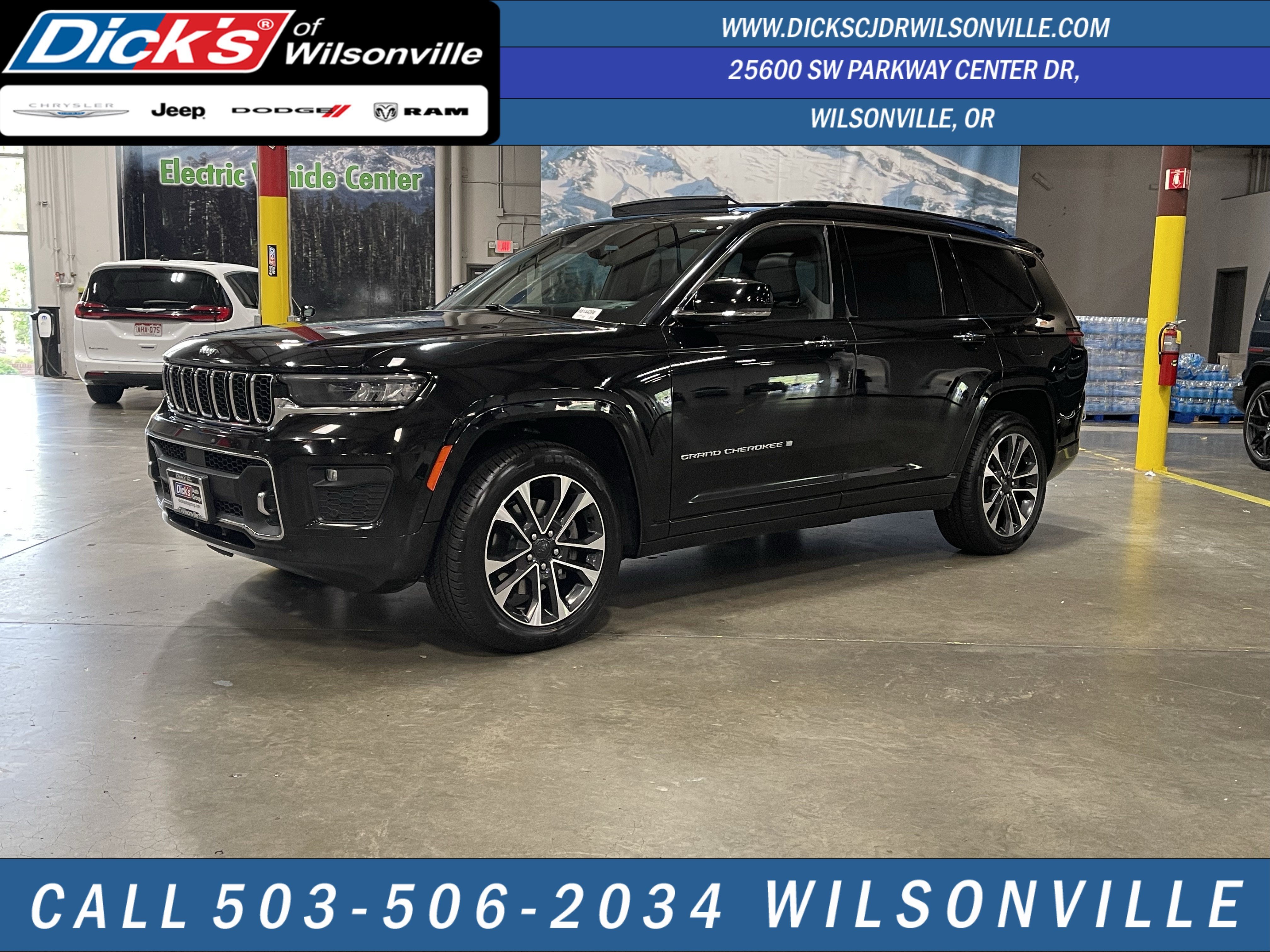 2021 Jeep Grand Cherokee L Overland in Diamond Black Crystal Pearlcoat — front three-quarter view