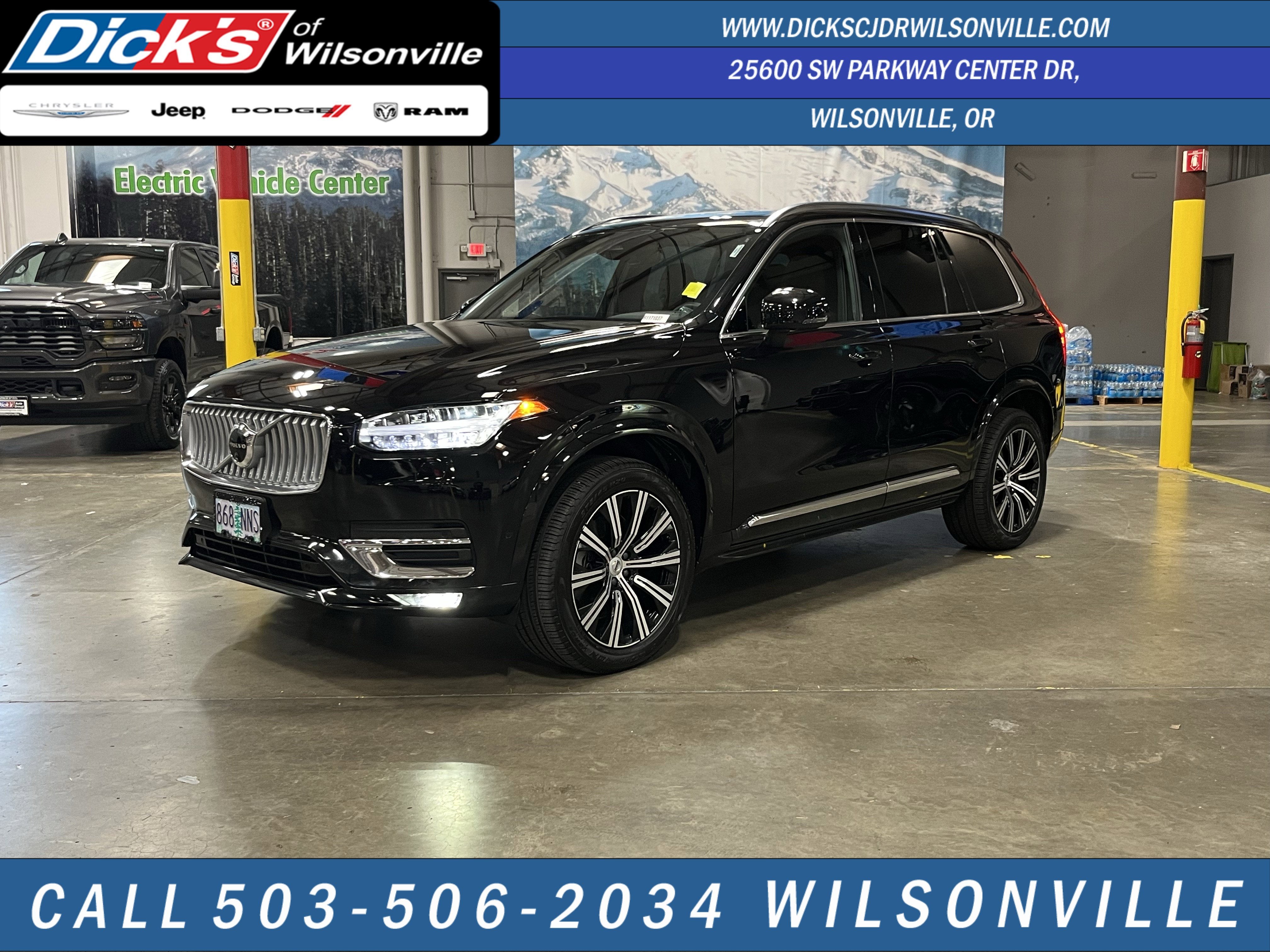 2024 Volvo XC90 B6 Plus Bright Theme in Black — front three-quarter view