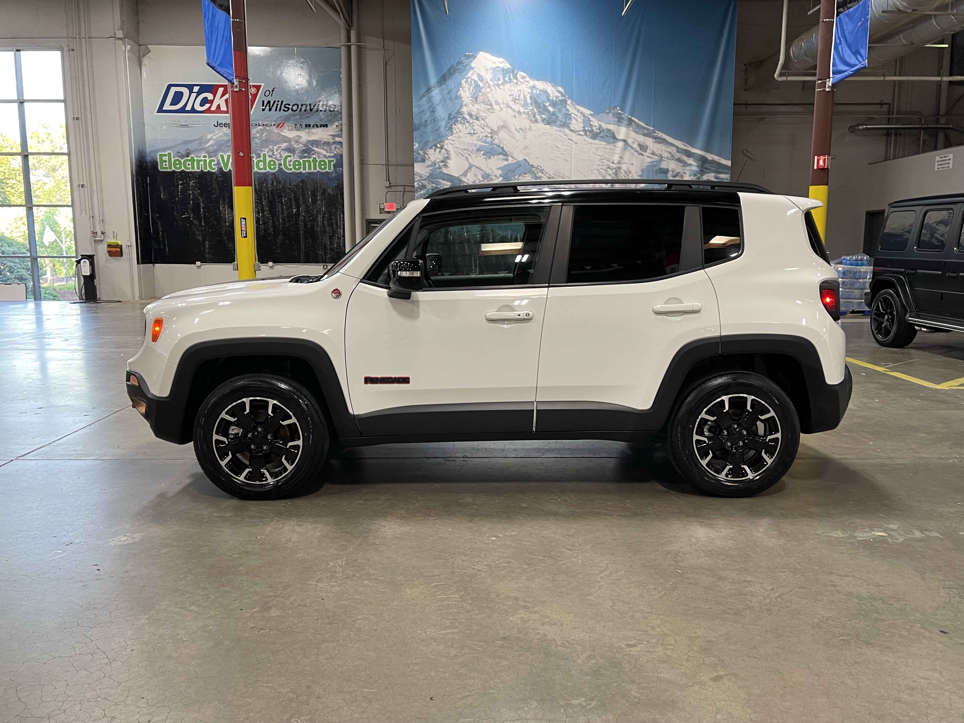 2023 Jeep Renegade — side profile view